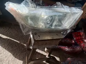 Toyota Highlander Right Headlight 2012