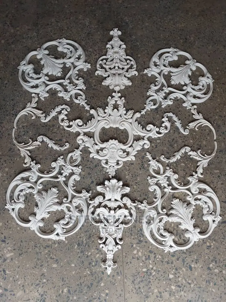 Wall Cornice and Flowery Accessories