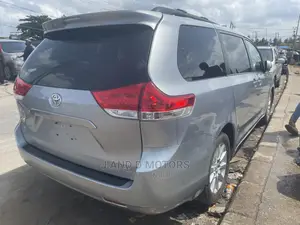 Toyota Sienna 2014 Silver