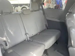 Toyota Sienna 2014 Silver