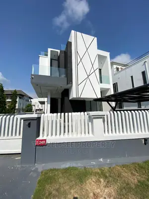Furnished 5bdrm Mansion in Osapa London Roads for sale