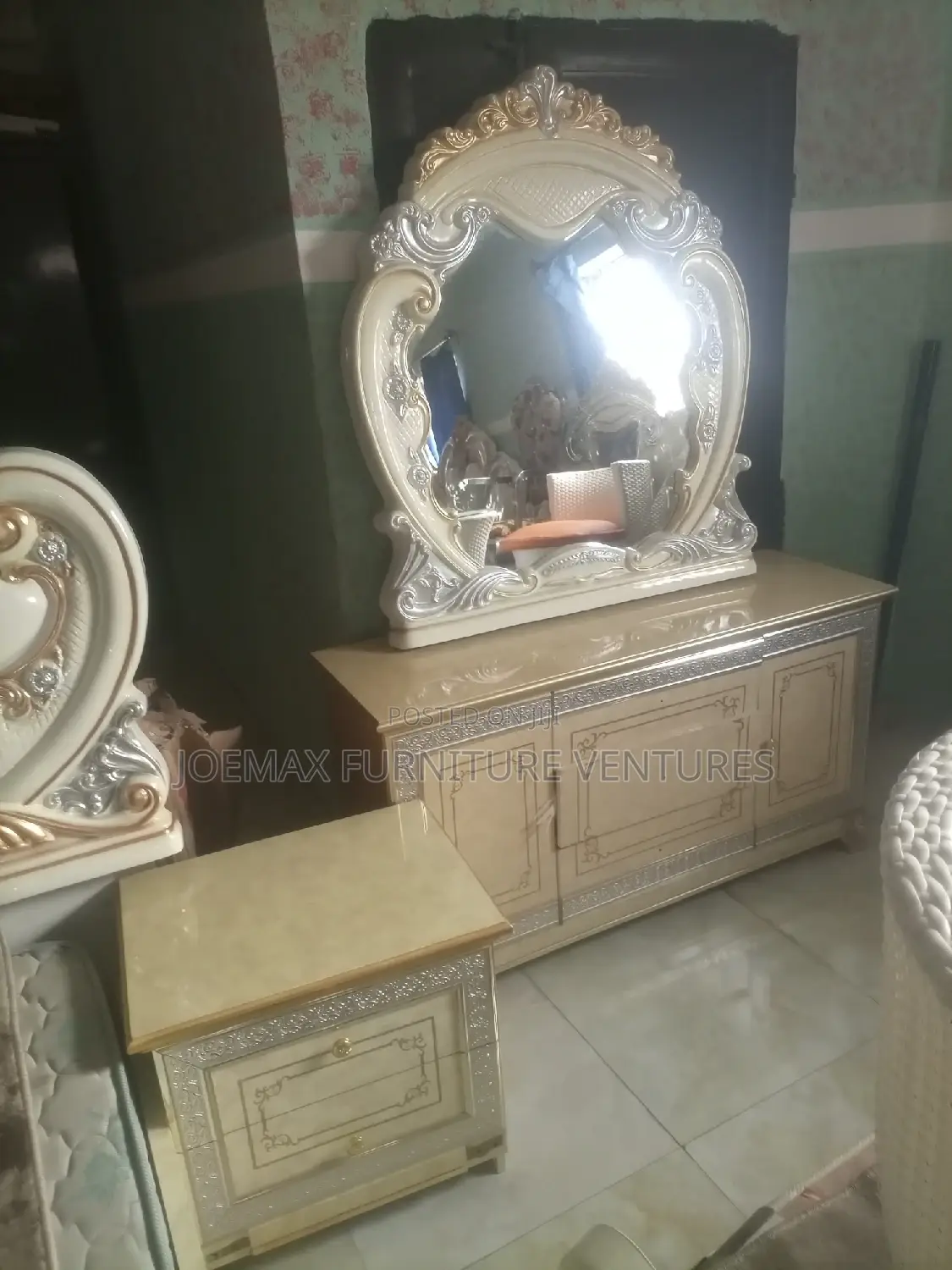 Royal Executive Bed .