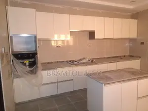4bdrm Duplex in Idu Industrial for rent