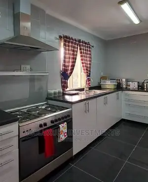 Furnished 3bdrm Block of Flats in Queensdrive, Ikoyi for rent