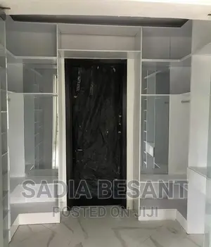 Mini Walk in Closet