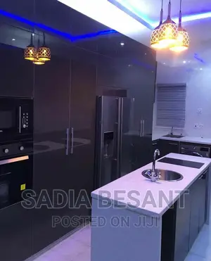 Contemporary Kitchen Cabinet Design With Accessories