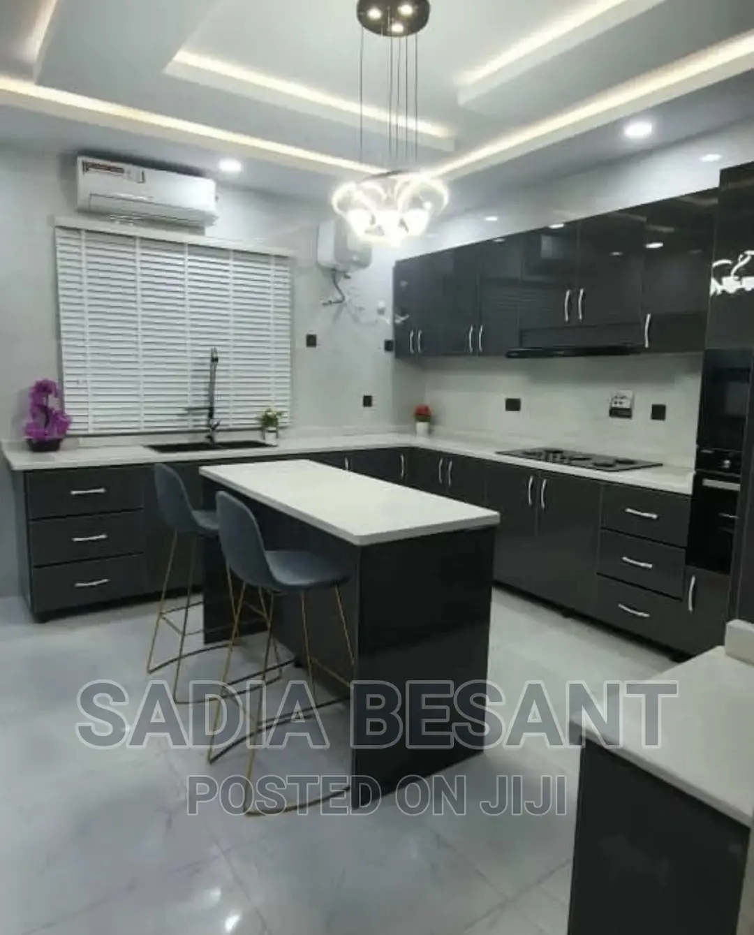 Exquisite Kitchen Cabinet Design With Accessories