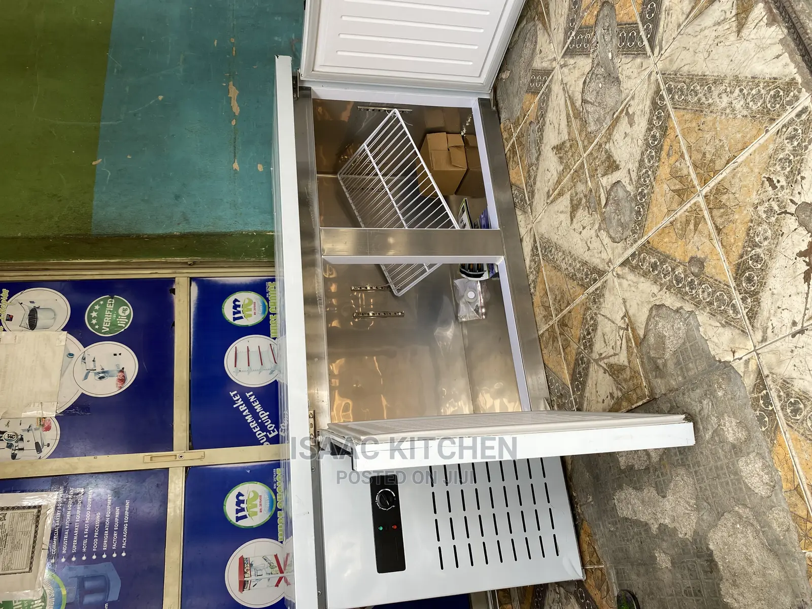 Underbar Chiller With Working Table