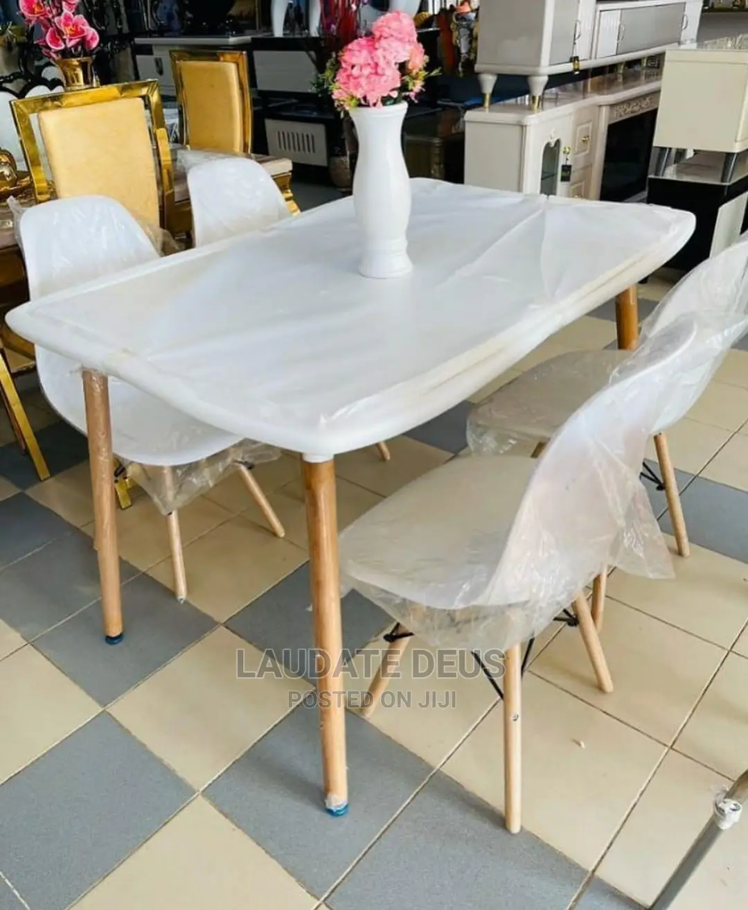 Eames Exquisite Dining Table With 4 Seaters