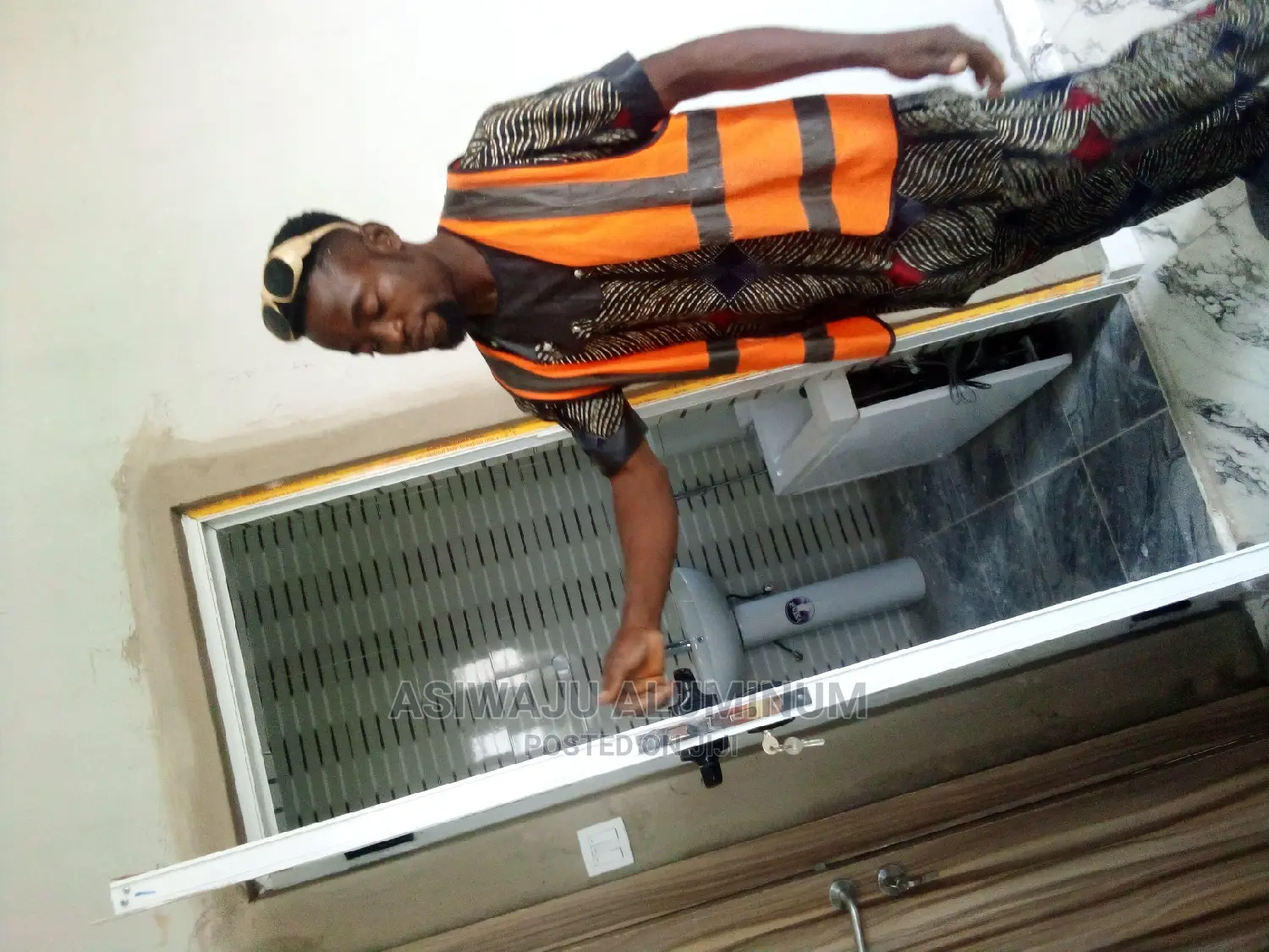 Aluminum Bathroom and Toilet Doors