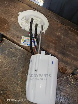 Toyota Hilux Fuel Pump (Complete)
