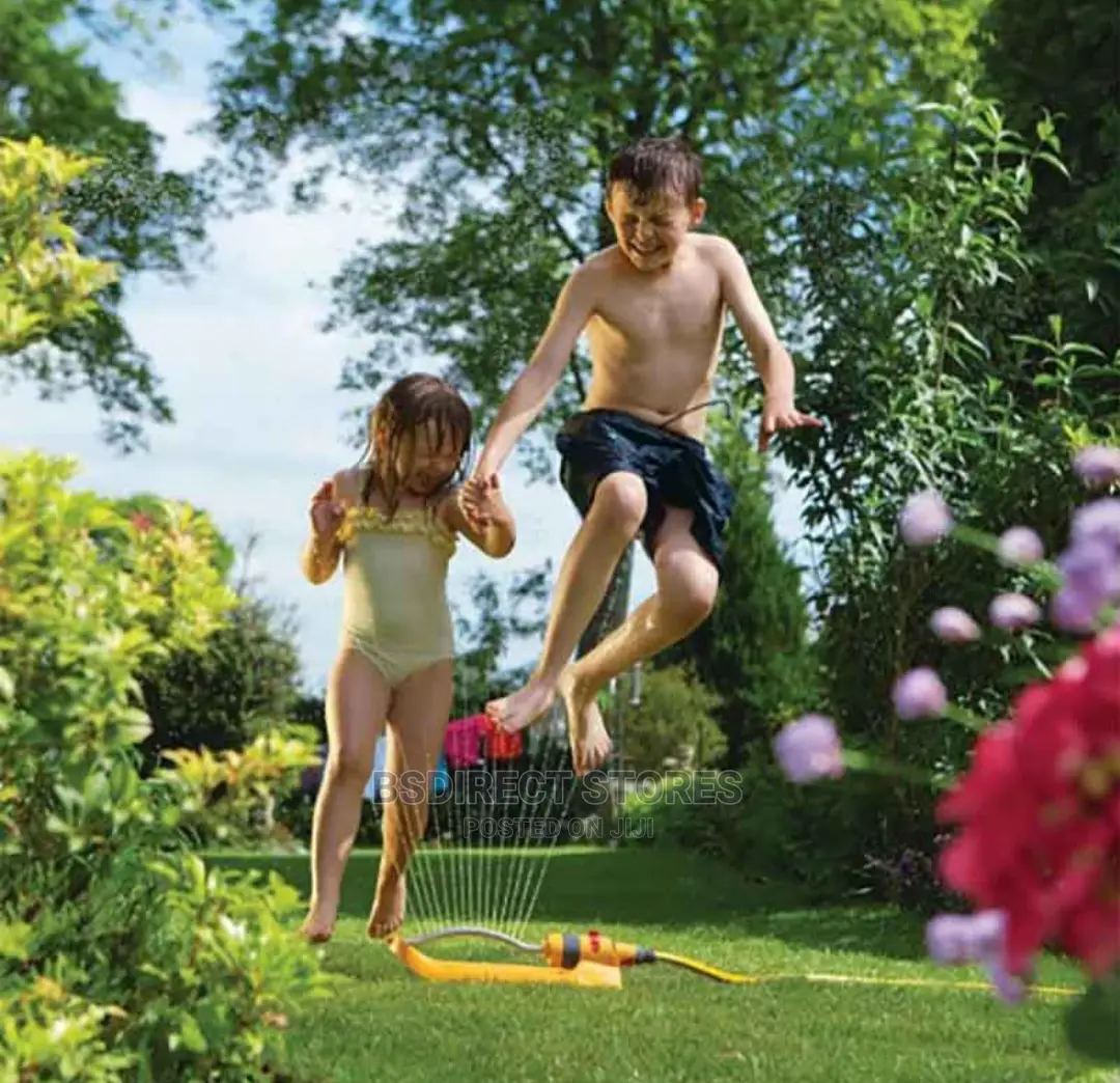 Hozelock Aquastorm Oscillating Garden Lawn Sprinkler 200m2