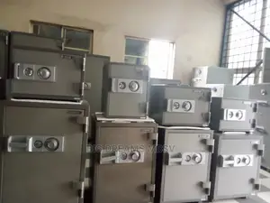05,04 Fireproof Safe (Manual)