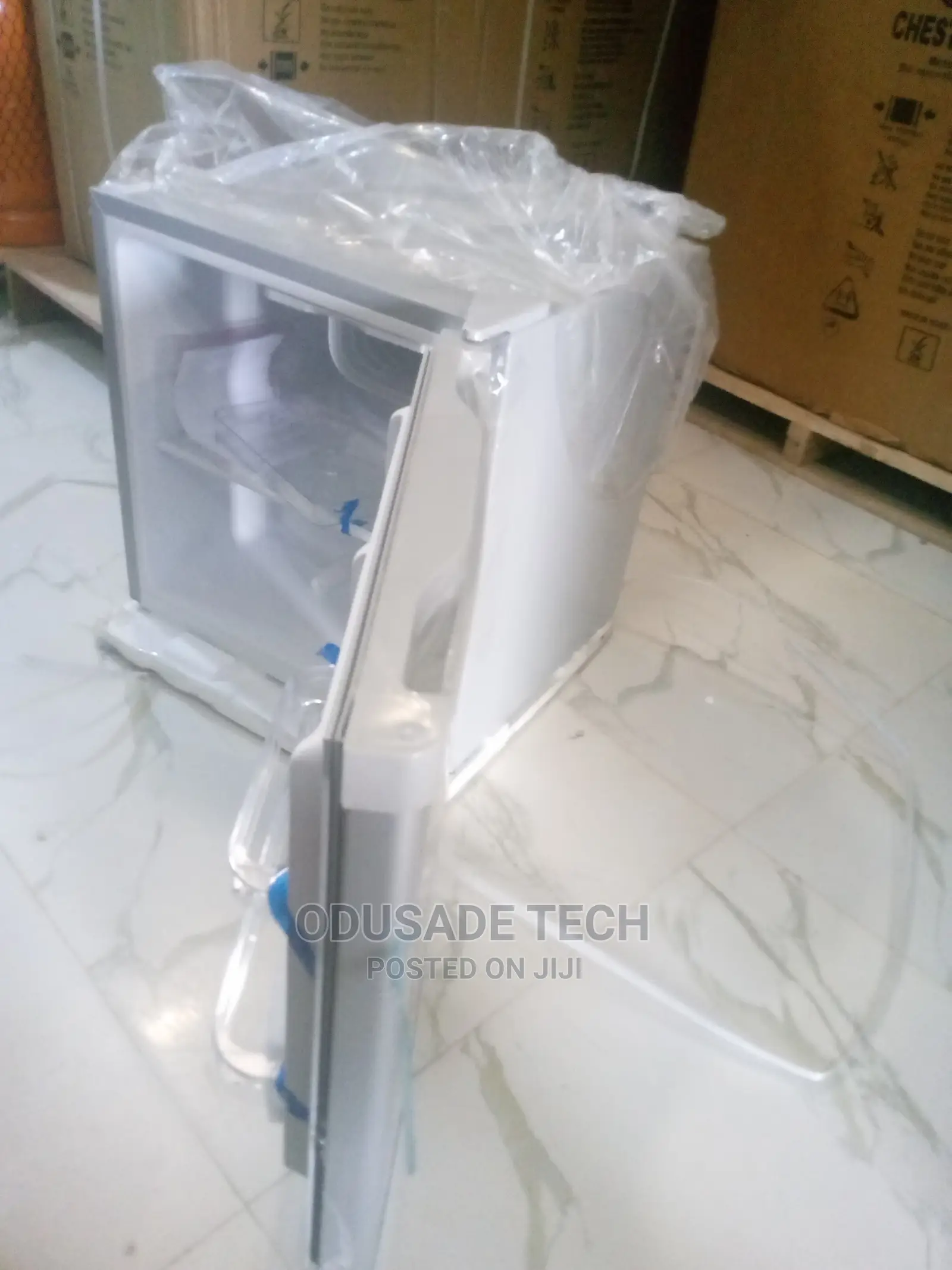 Simple LG Bedside Fridge Gc-065l