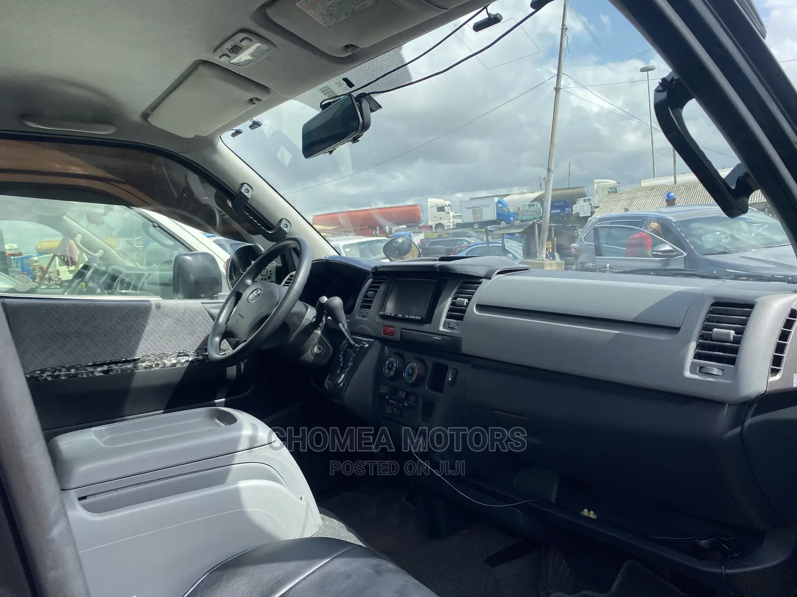 Toyota HiAce 2011 Black