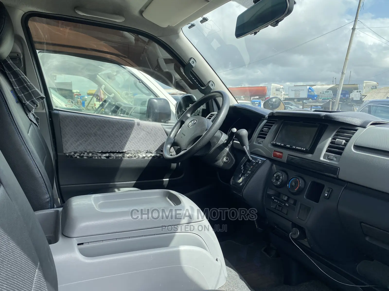 Toyota HiAce 2011 Black