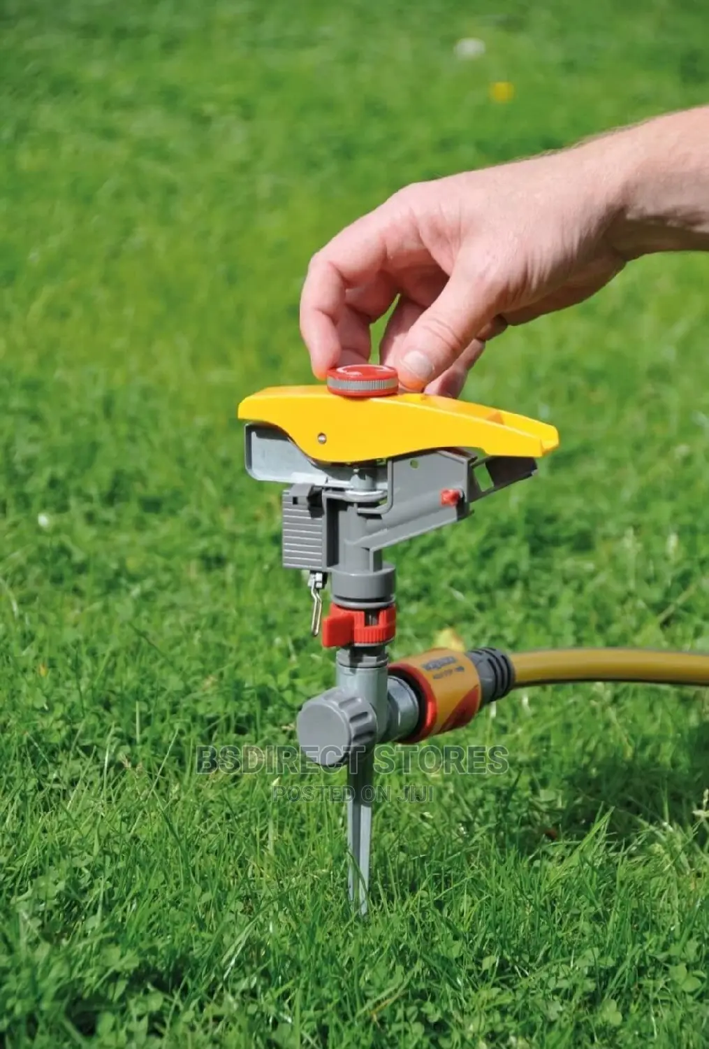 Hozelock Plus Pulsating Round Area Garden Sprinkler 450m2