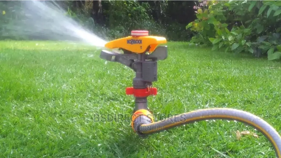 Hozelock Plus Pulsating Round Area Garden Sprinkler 450m2