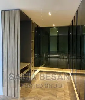 Luxurious Walk-in Closet Interior Design