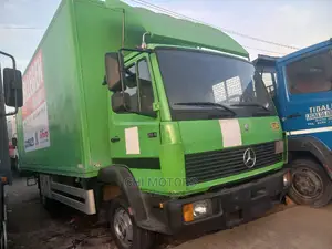 Mercedes Truck 814 Green Colour