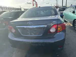 Toyota Corolla LE 4dr Sedan (1.8L 4cyl 4A) 2010 Gray