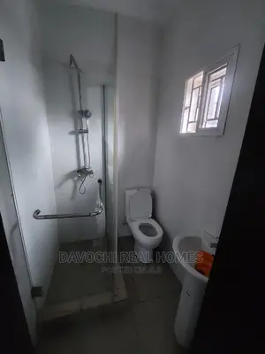 3bdrm Block of Flats in Chevron Drive, Lekki for rent