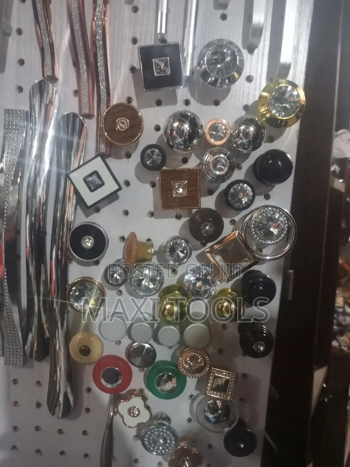 Door and Drawer Handle