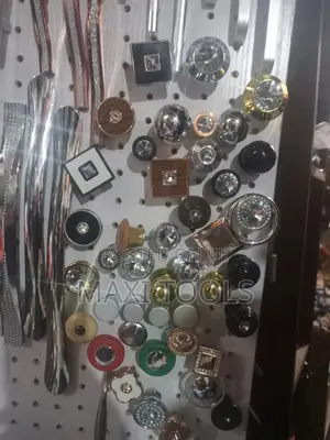 Door and Drawer Handle