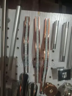 Door and Drawer Handle