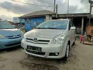 Toyota Corolla Verso 1.8 Luna Automatic 2007 Gold