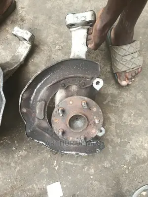 Front Hub Lexus LX 460 2012