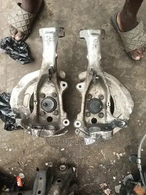 Front Hub Lexus LX 460 2012