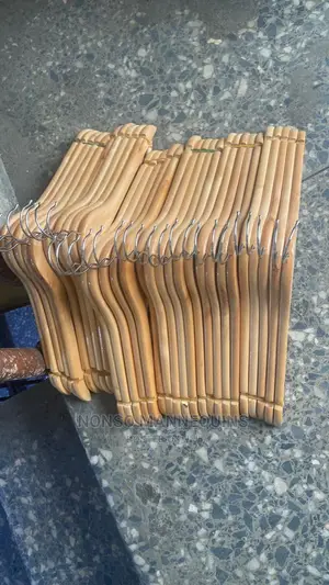 10 Pieces a Pack/Bundle Wooden Clothes Hangers