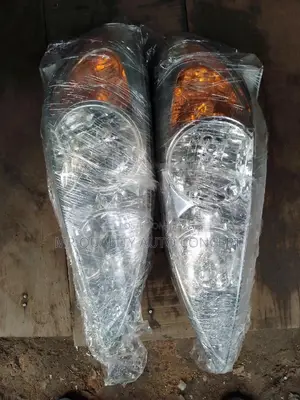 Set Head Lamp for Toyota Camry 2002-2004 Model