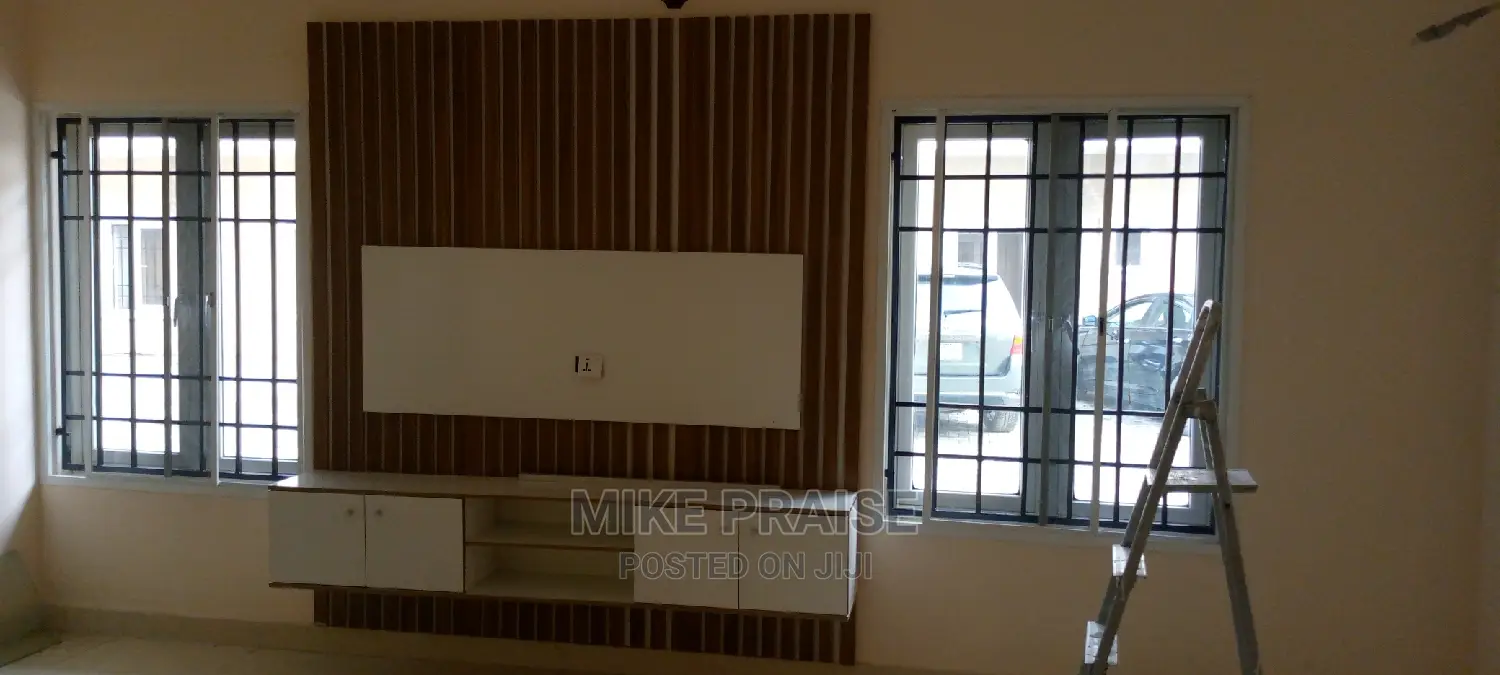 A Quality 6ft by 8ft Tv Console