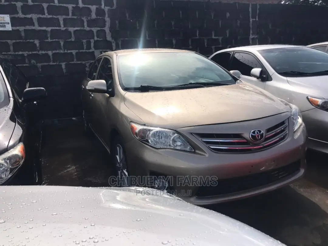 Toyota Corolla 2011 Gold