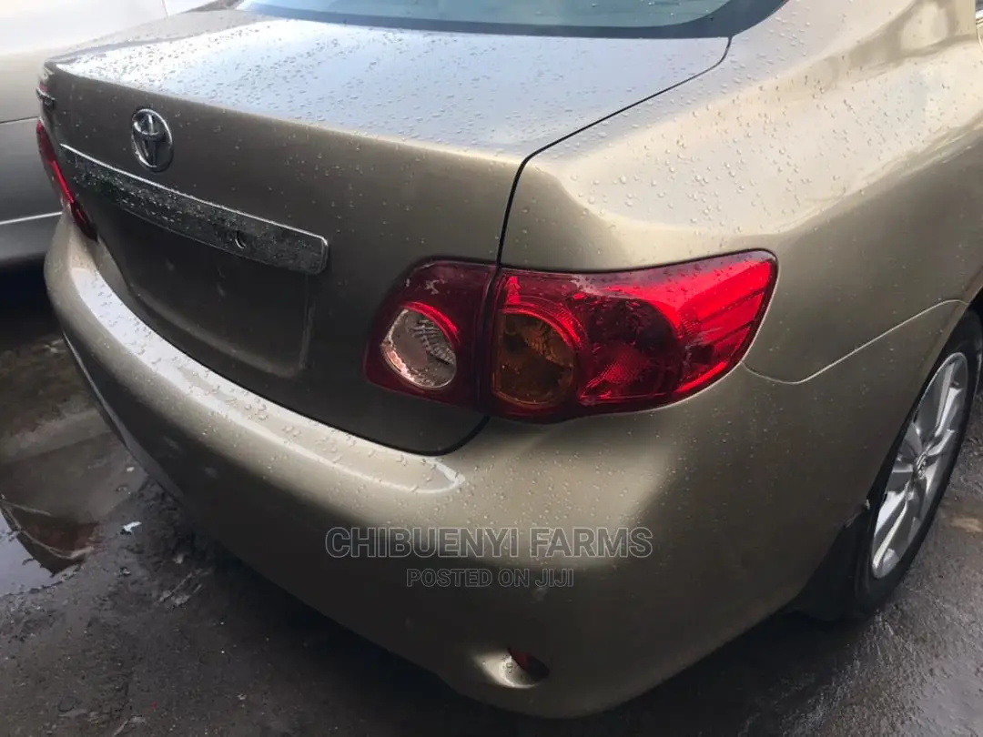 Toyota Corolla 2011 Gold
