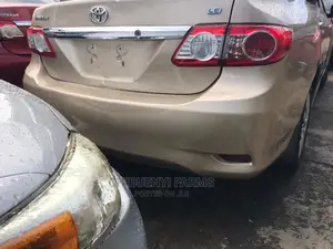 Toyota Corolla LE 4dr Sedan (1.8L 4cyl 4A) 2013 Gold