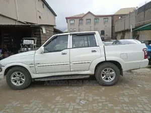 Car 2005 White