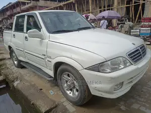 Car 2005 White