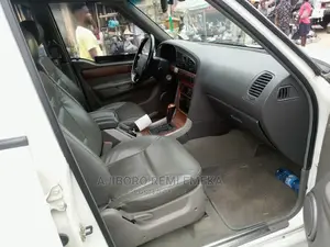 Car 2005 White