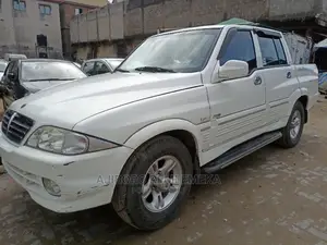 Car 2005 White