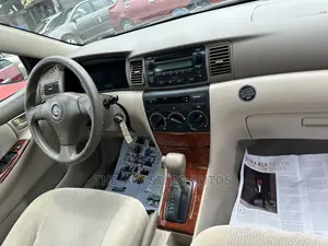 Toyota Corolla LE 2005 Gold