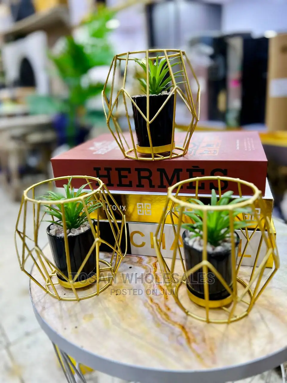 Beautiful Table Flower/Pop Deco.