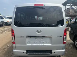 Toyota HiAce 2010 Silver