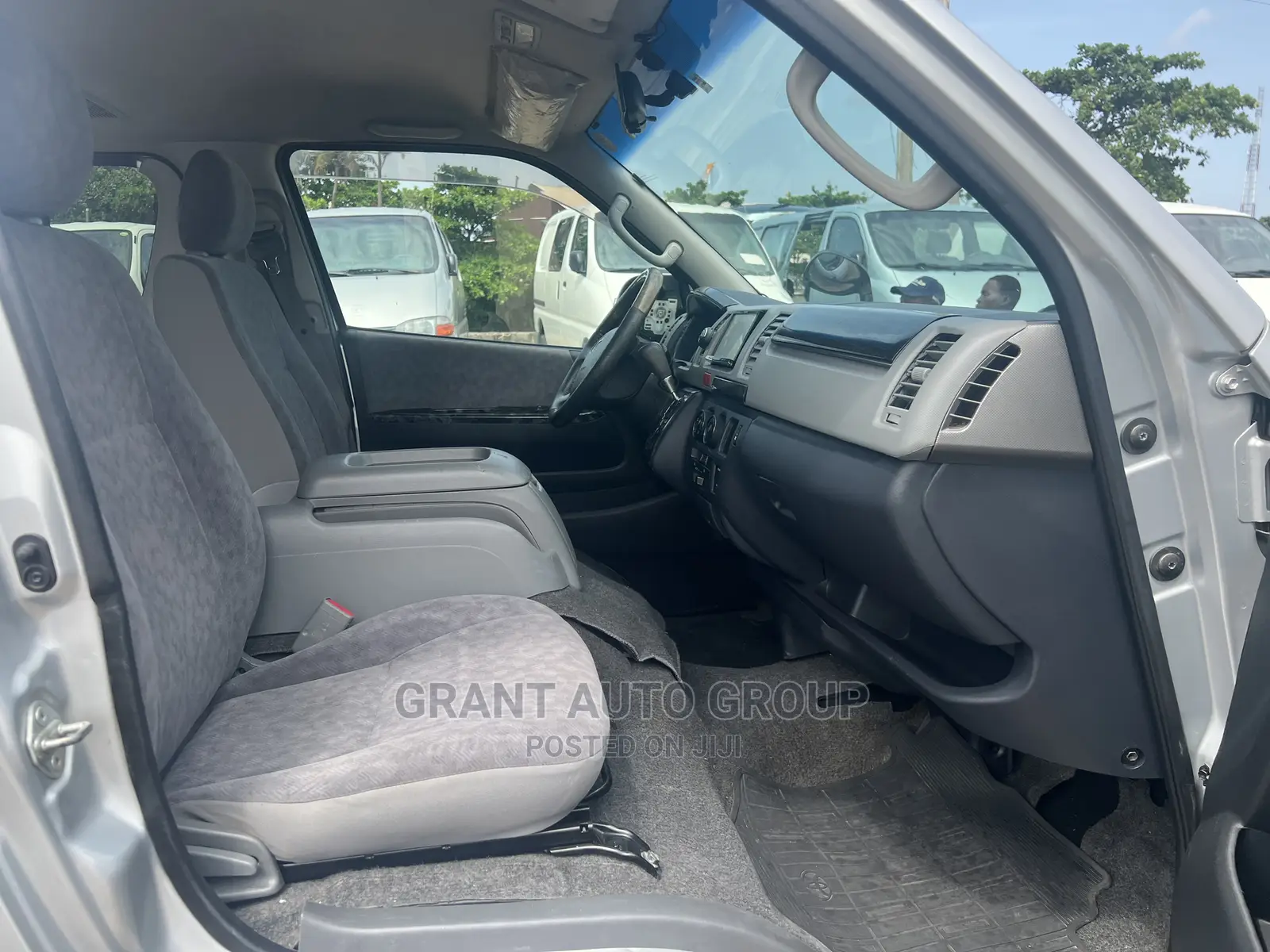 Toyota HiAce 2010 Silver