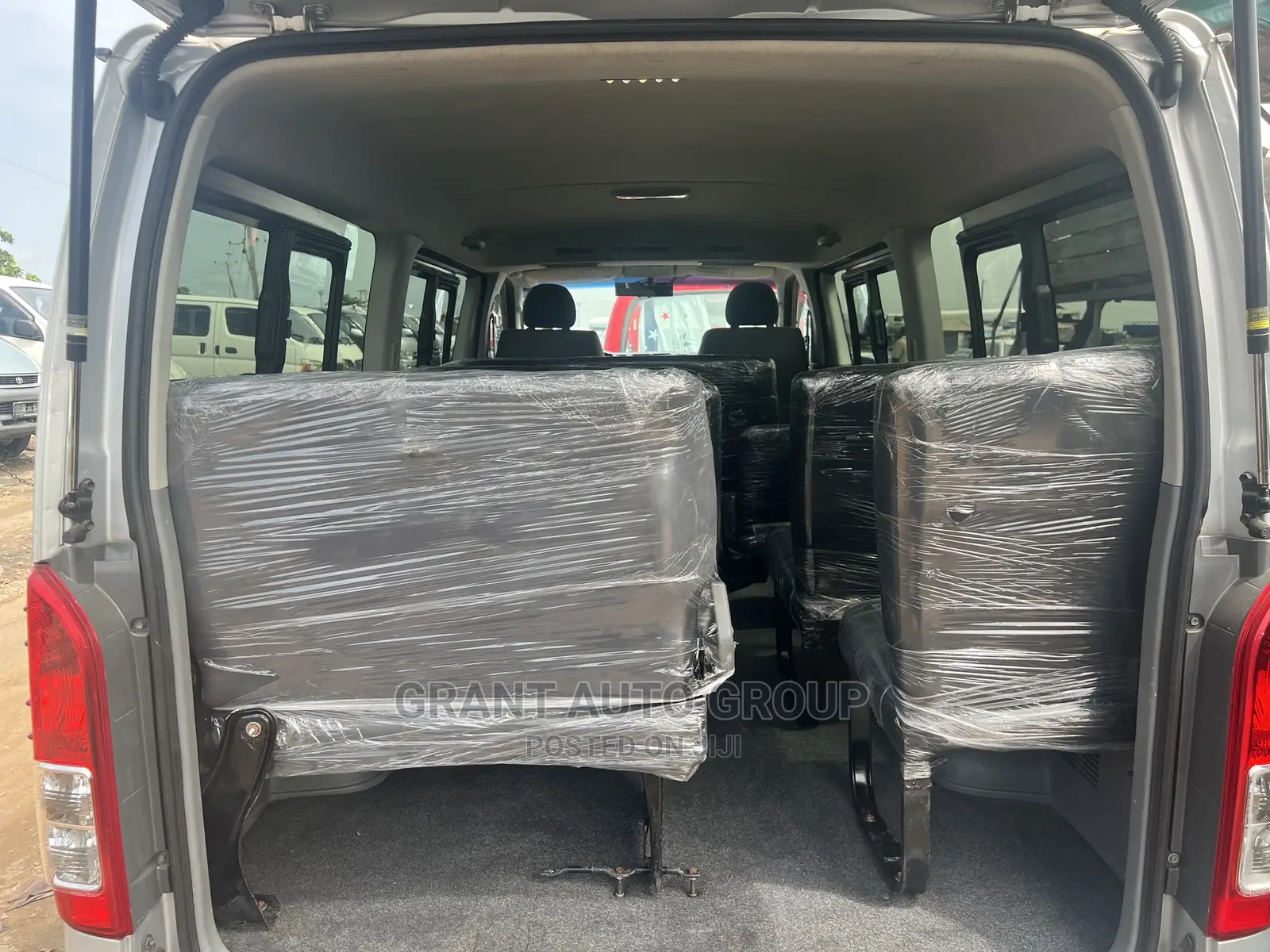 Toyota HiAce 2010 Silver