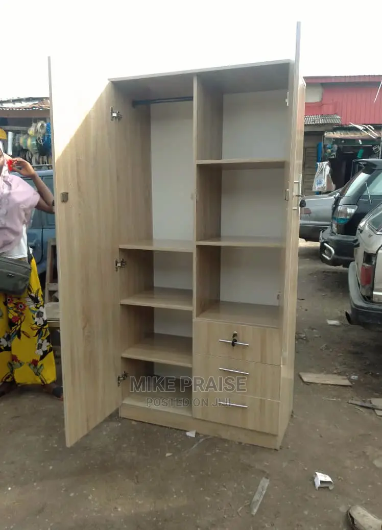 A Quality 3ft by 6ft Wardrobe With a Mirror