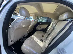 Mercedes-Benz GLA 250 2017 White