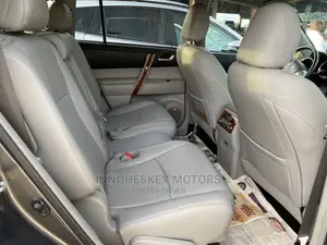 Toyota Highlander Limited 3.5l 4WD 2013 Gray